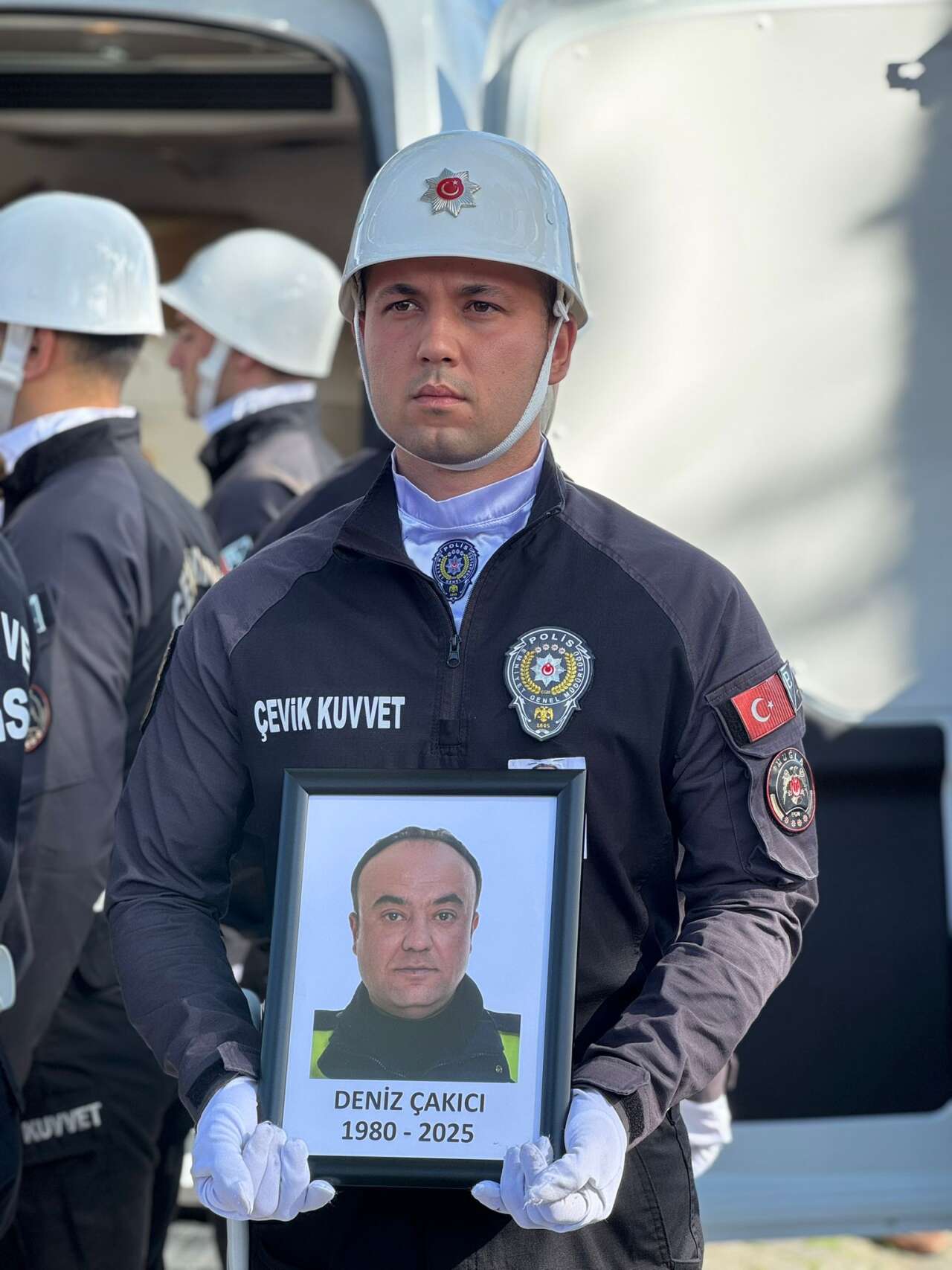 Muğla Emniyetinde Hüzün: Trafik Polisi Deniz Çakıcı Son Yolculuğuna Uğurlandı 1